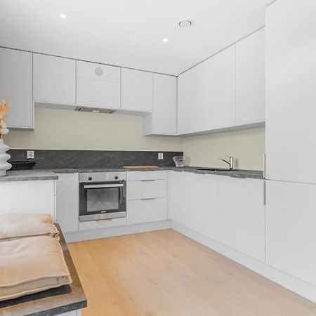 New! Huge Modern Apartment! Fit For Two Families! Bergen Exterior photo
